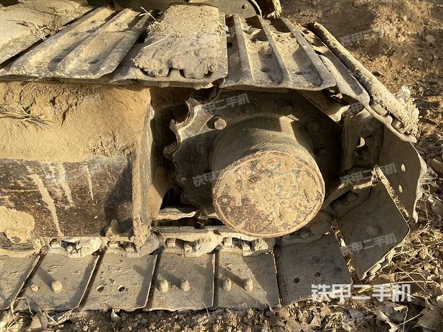 單側(cè)履帶整體(整機外觀) 單側(cè)履帶整體(整機外觀)