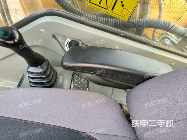 座椅右側(cè)控制臺/鑰匙門/油門/含右手柄（駕駛室部分）