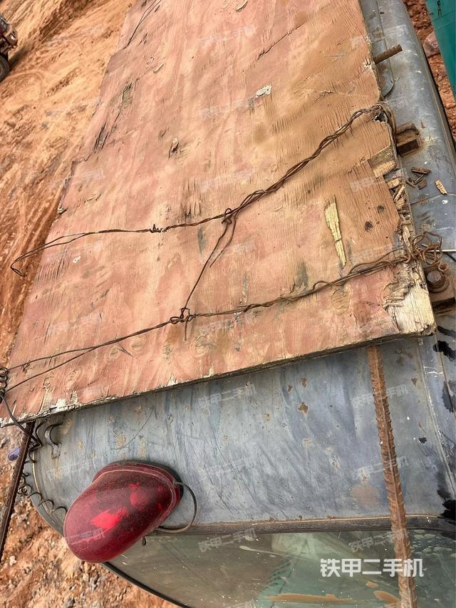 駕駛室頂部（整機外觀）