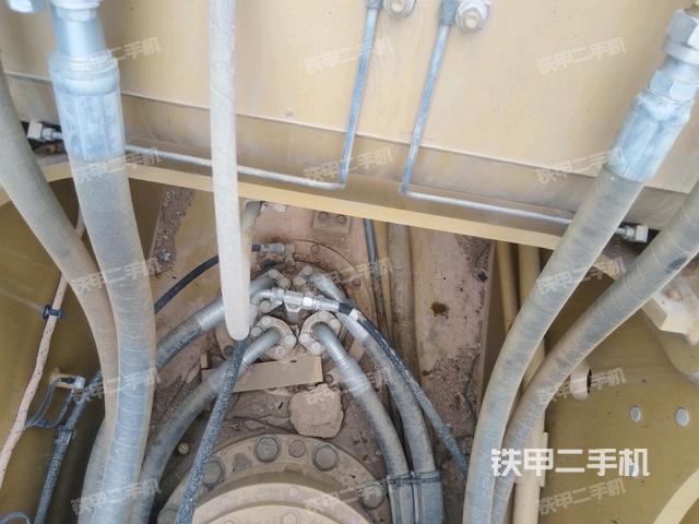 中央回轉(zhuǎn)接頭特寫（上車部件）