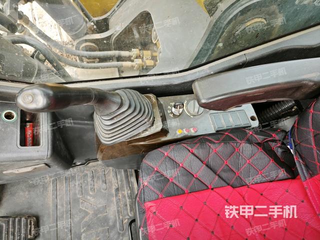 座椅右側(cè)控制臺(tái)/鑰匙門/油門/含右手柄（駕駛室部分）