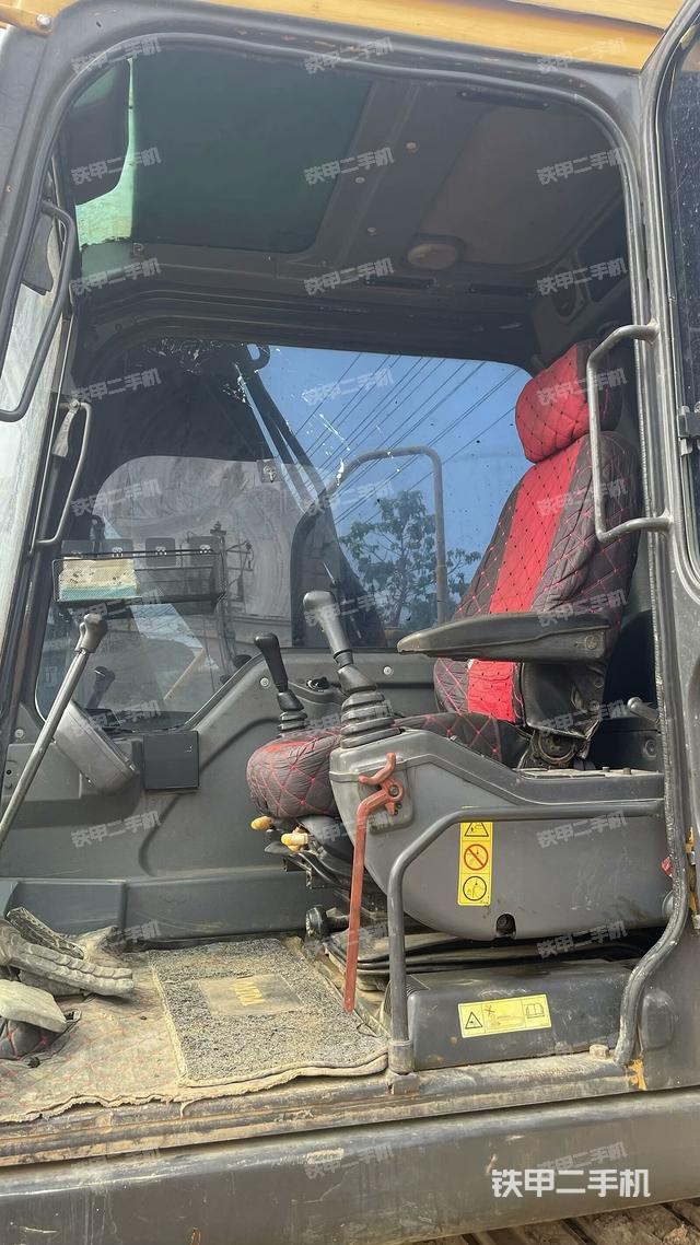 驾驶室整体（整机外观）