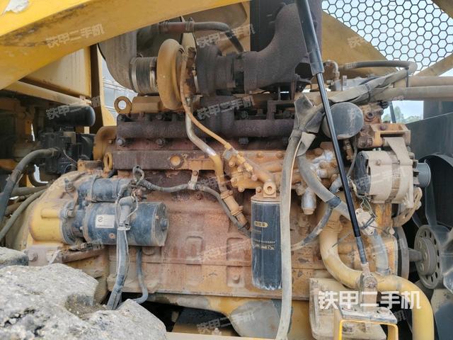 發(fā)動(dòng)機(jī)上部全景(壓路機(jī)發(fā)動(dòng)機(jī)艙) 發(fā)動(dòng)機(jī)上部全景(壓路機(jī)發(fā)動(dòng)機(jī)艙)