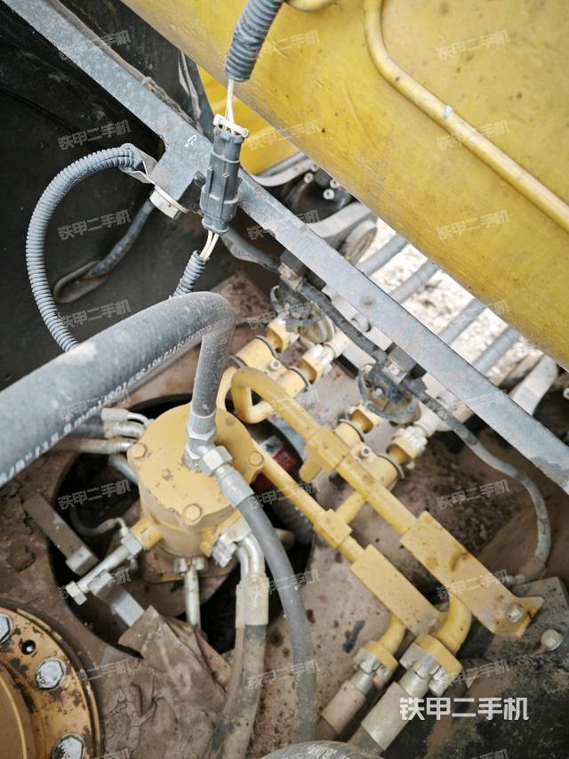 中央回轉(zhuǎn)接頭特寫(xiě)（上車部件）