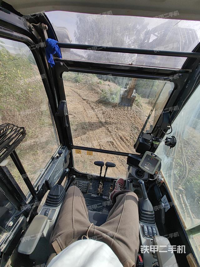 駕駛室整體（整機外觀）