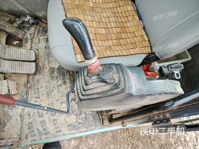 座椅左側(cè)控制臺(tái)/音響/含左手柄(駕駛室部分) 座椅左側(cè)控制臺(tái)/音響/含左手柄(駕駛室部分)