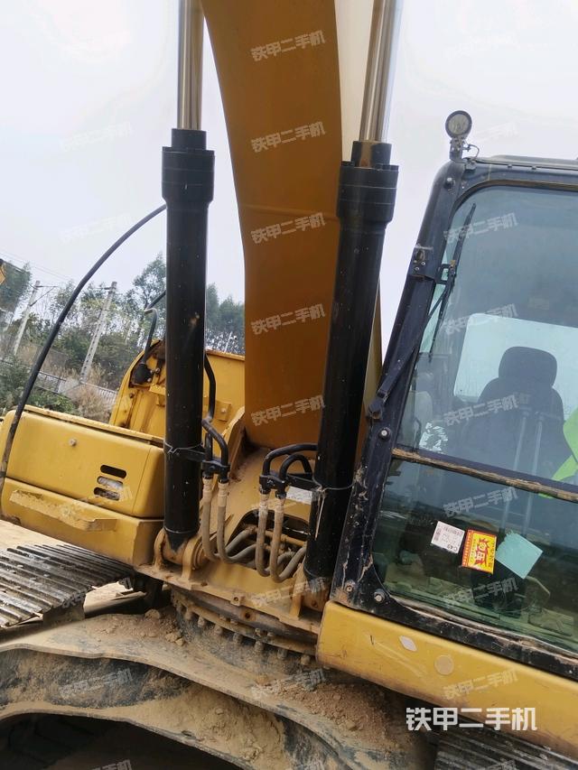 大臂油缸整體?豎拍（工作和回轉(zhuǎn)裝置）