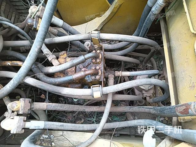 回轉(zhuǎn)馬達和主控閥（整機外觀）