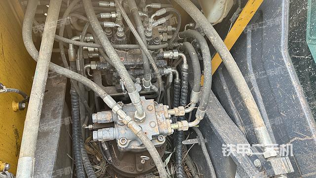 回轉(zhuǎn)馬達和主控閥（整機外觀）