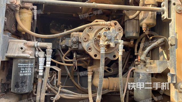 液壓泵艙室正面整體（整機(jī)外觀）