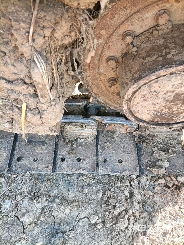 右驅(qū)動輪（行走機(jī)構(gòu)）