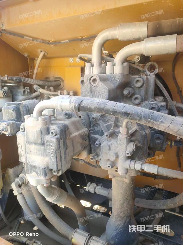 液壓泵艙室正面整體(整機外觀) 液壓泵艙室正面整體(整機外觀)