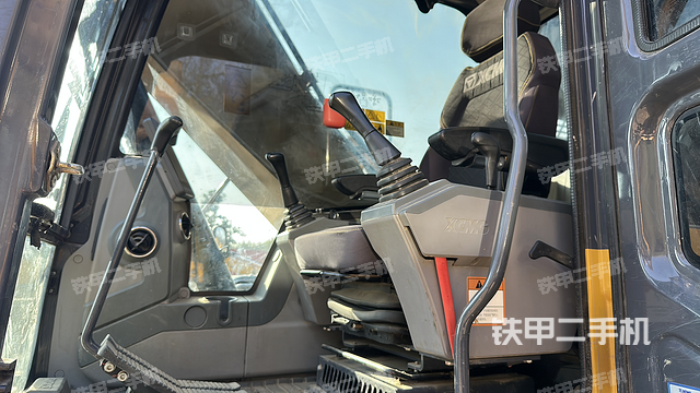 驾驶室整体（整机外观）