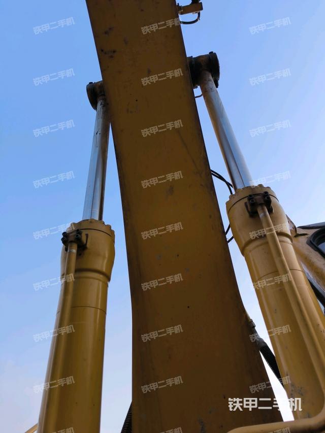 大臂油缸整體?豎拍（工作和回轉(zhuǎn)裝置）