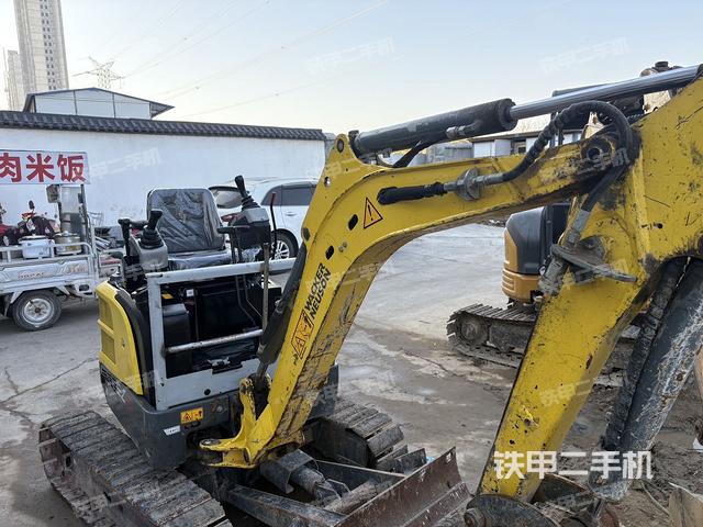 駕駛室頂部(整機外觀) 駕駛室頂部(整機外觀)