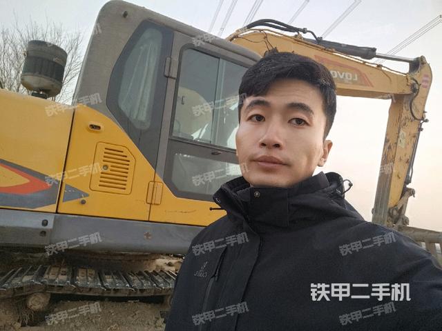 雷沃重工FR220E挖掘机的设备实拍-第1张实拍照片