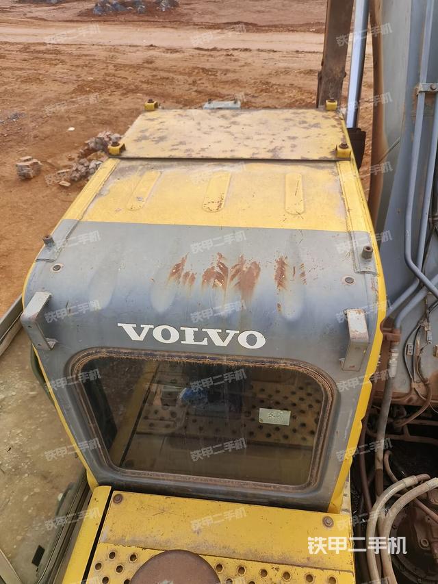 驾驶室顶部（整机外观）