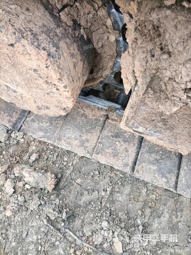 右驅(qū)動輪（行走機構(gòu)）