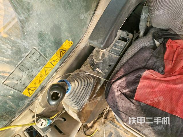 座椅右側(cè)控制臺/鑰匙門/油門/含右手柄(駕駛室部分) 座椅右側(cè)控制臺/鑰匙門/油門/含右手柄(駕駛室部分)