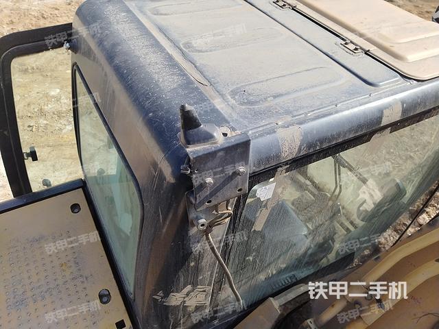 驾驶室顶部（整机外观）