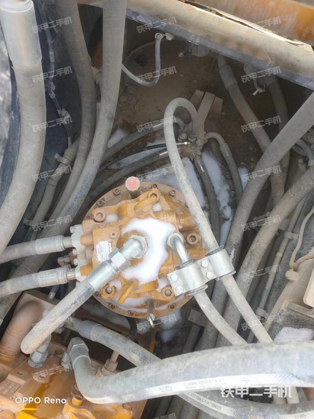 回轉(zhuǎn)馬達(dá)和主控閥(整機外觀) 回轉(zhuǎn)馬達(dá)和主控閥(整機外觀)