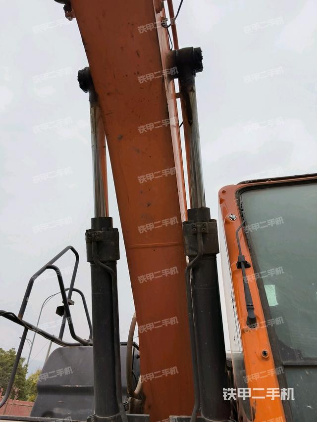 大臂油缸整體?豎拍（工作和回轉(zhuǎn)裝置）