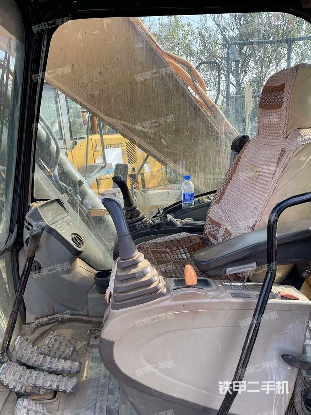 駕駛室整體（整機(jī)外觀）