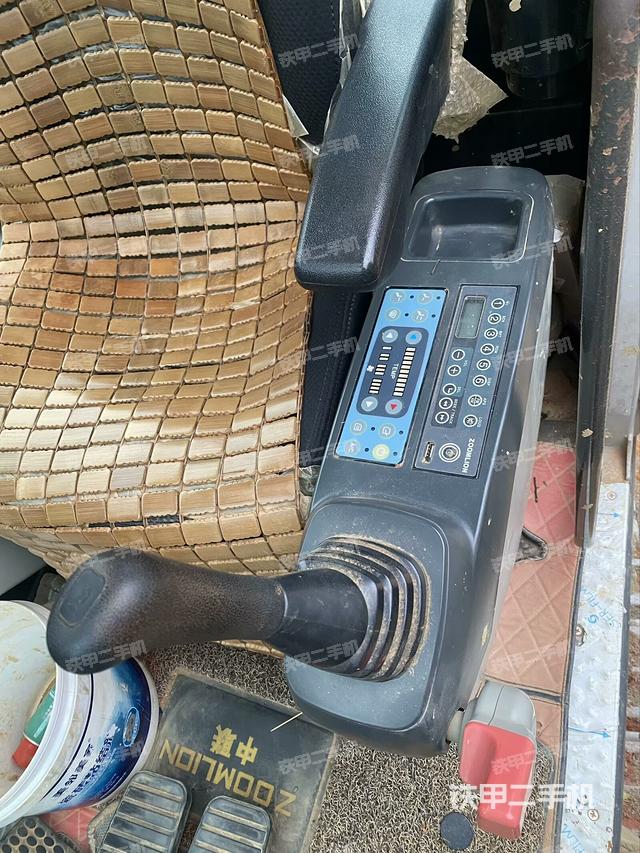 座椅左側(cè)控制臺/音響/含左手柄（駕駛室部分）