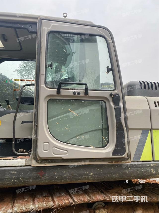 駕駛室正側(cè)（駕駛室部分）