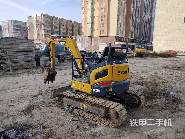 駕駛室整體（整機外觀）