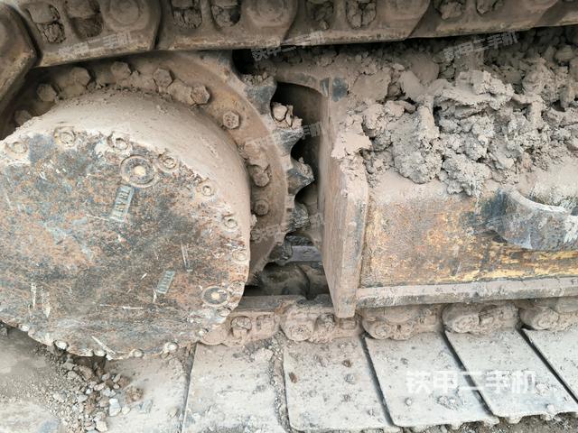 右驅(qū)動輪（行走機(jī)構(gòu)）