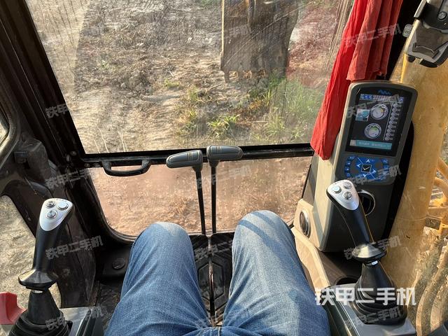 駕駛室整體（整機外觀）