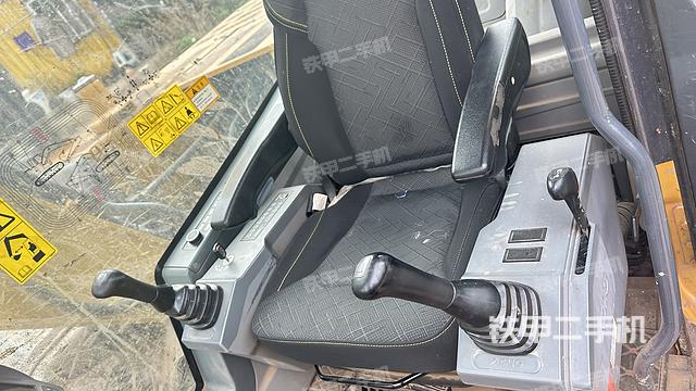 駕駛室整體（整機外觀）