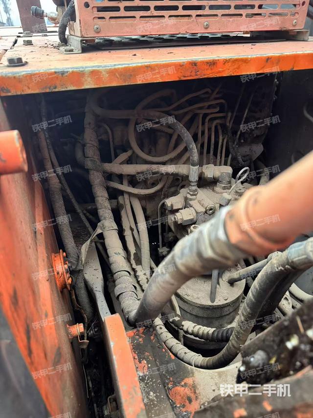 回轉(zhuǎn)馬達和主控閥（整機外觀）