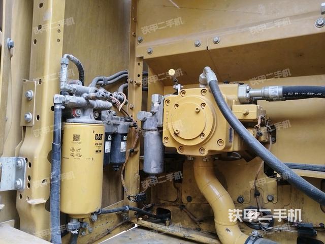 液壓泵艙室正面整體(整機(jī)外觀) 液壓泵艙室正面整體(整機(jī)外觀)