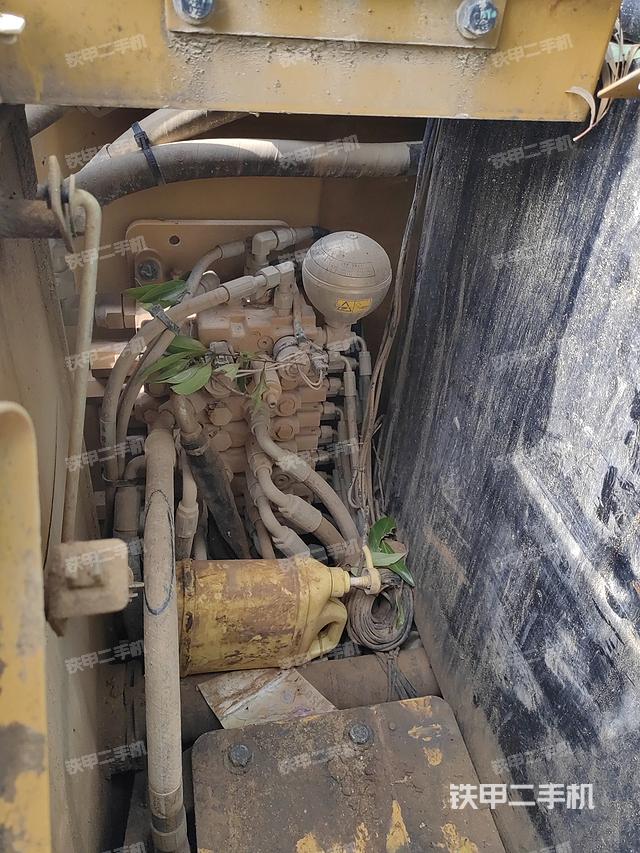 回轉(zhuǎn)馬達和主控閥（整機外觀）