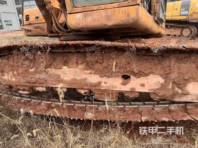 單側(cè)履帶整體(整機(jī)外觀) 單側(cè)履帶整體(整機(jī)外觀)