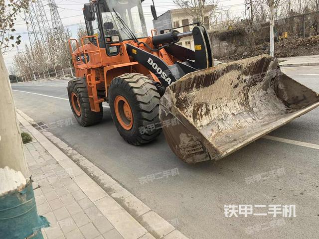 駕駛室工作臺(tái)（整機(jī)外觀及大件）