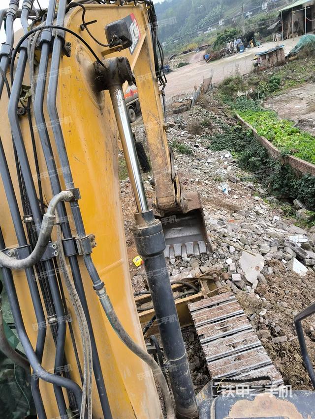 大臂背部俯視（工作和回轉(zhuǎn)裝置）