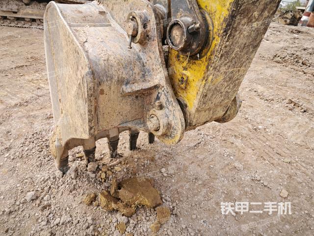 鏟斗右后整體(工作和回轉(zhuǎn)裝置) 鏟斗右后整體(工作和回轉(zhuǎn)裝置)