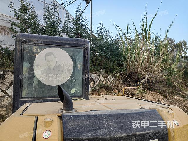 駕駛室頂部（整機外觀）