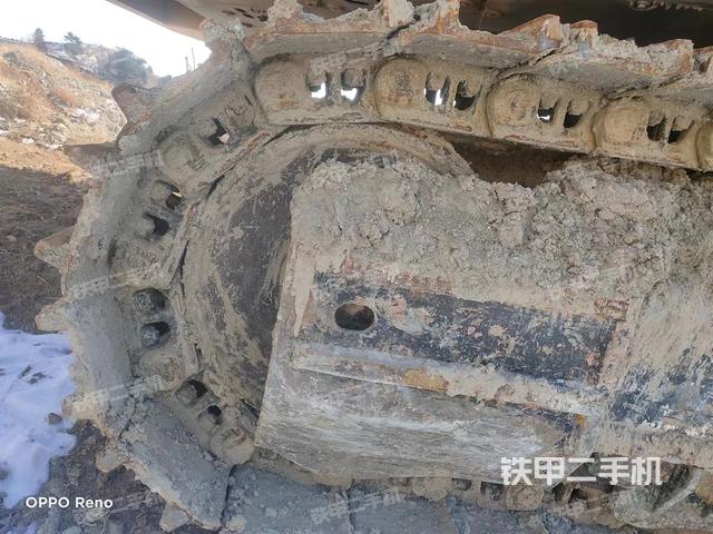 單側(cè)履帶整體(整機外觀) 單側(cè)履帶整體(整機外觀)