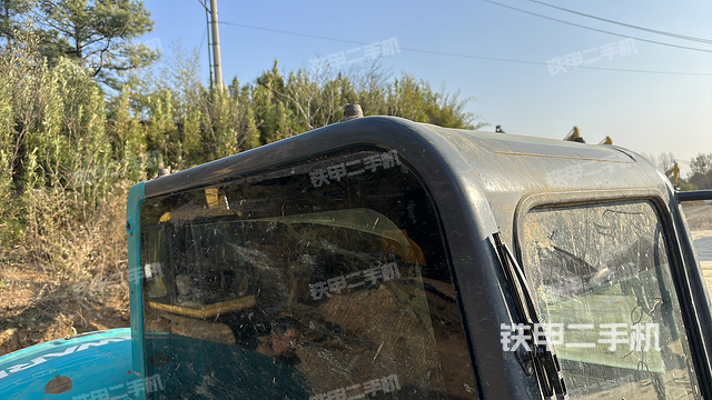 驾驶室顶部（整机外观）