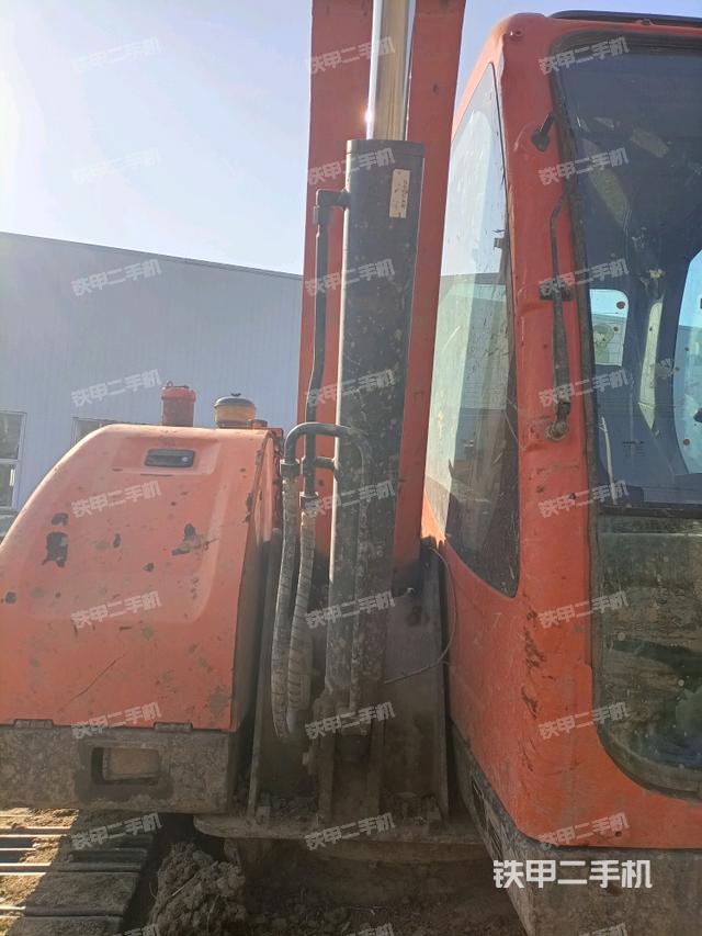 大臂根部?斜（工作和回轉(zhuǎn)裝置）