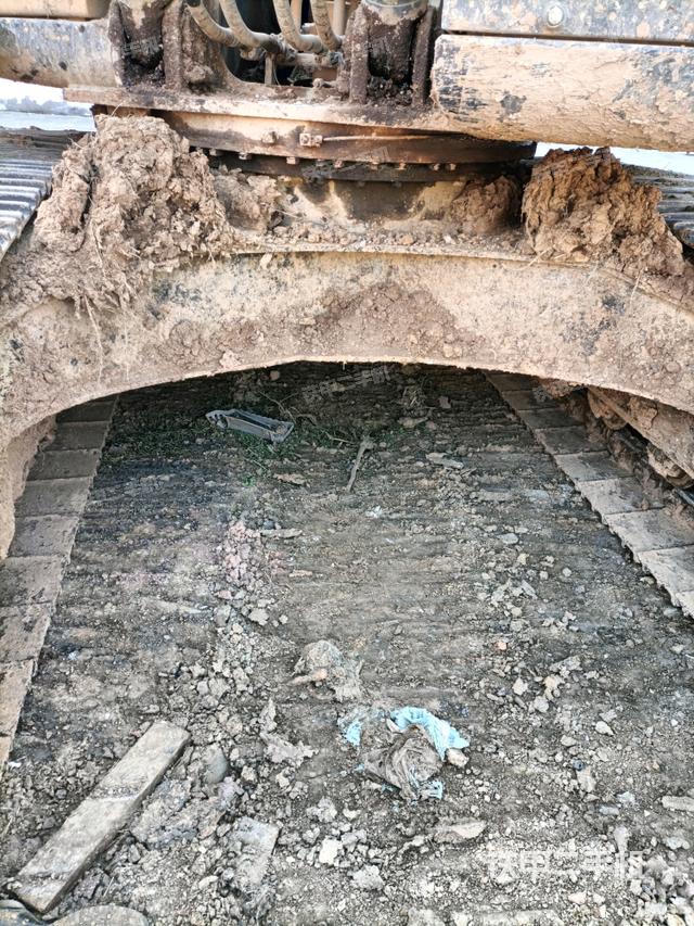 轉(zhuǎn)盤和下車架正前（工作和回轉(zhuǎn)裝置）