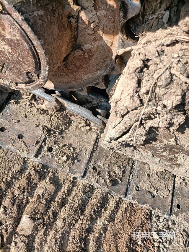 左驅(qū)動輪（行走機(jī)構(gòu)）