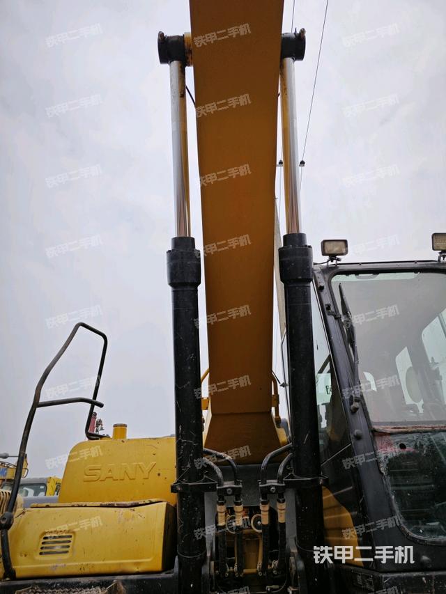 大臂油缸整體?豎拍（工作和回轉(zhuǎn)裝置）