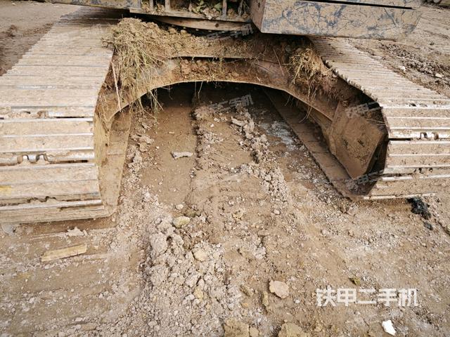 轉(zhuǎn)盤(pán)和下車(chē)架正前(工作和回轉(zhuǎn)裝置) 轉(zhuǎn)盤(pán)和下車(chē)架正前(工作和回轉(zhuǎn)裝置)