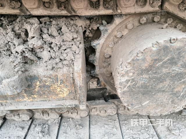 左驅(qū)動輪（行走機(jī)構(gòu)）