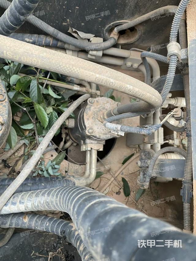 中央回轉(zhuǎn)接頭特寫（上車部件）